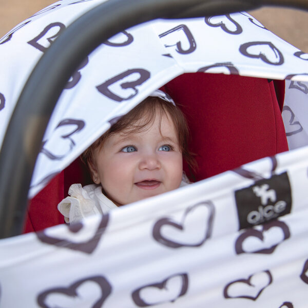 Cover Use Alce tema Coração, delicado e prático para o conforto e proteção do bebê.