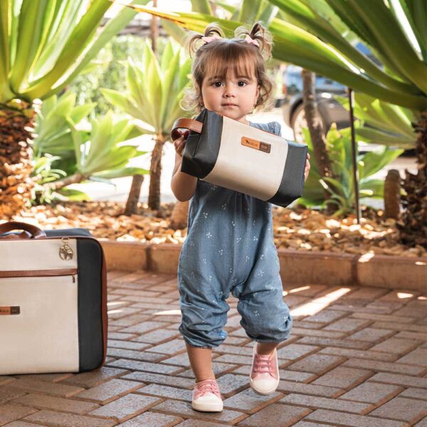 Necessaire Use Alce Londres clássica, compacta e eficiente para o dia a dia com o bebê.