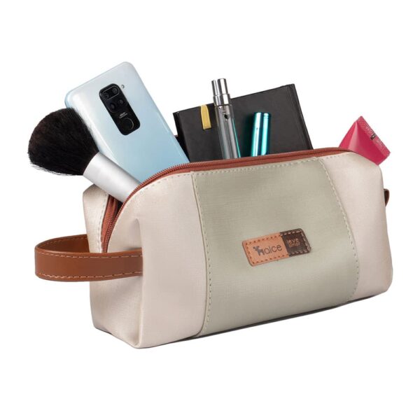 Necessaire Use Alce Londres pistache cheia, charmosa e útil para passeios com o bebê.