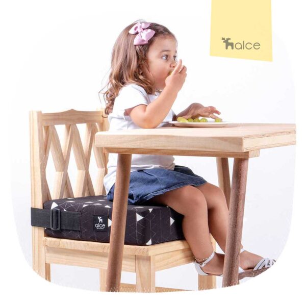 Assento infantil minimalista para refeições do bebê