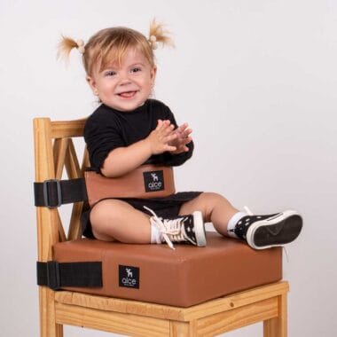 Assento de Alimentação Quadrado e Cinto Caramelo