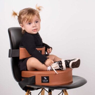 Assento de Alimentação Redondo e Cinto Caramelo