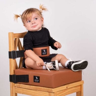 Assento de Alimentação Quadrado e Cinto Caramelo