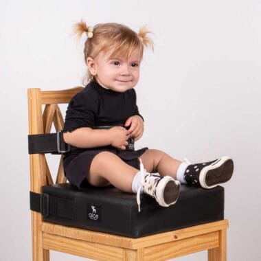 Assento de Alimentação Quadrado e Cinto Preto