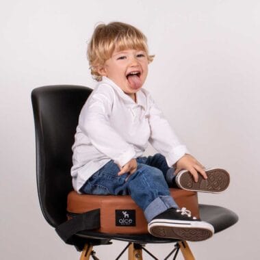 Assento de Alimentação Redondo e Cinto Caramelo