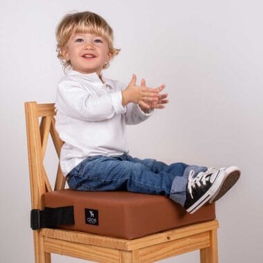 Assento de Alimentação Quadrado e Cinto Caramelo