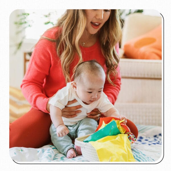 Quando o bebê começa a sentar: estímulos e brincadeiras seguras