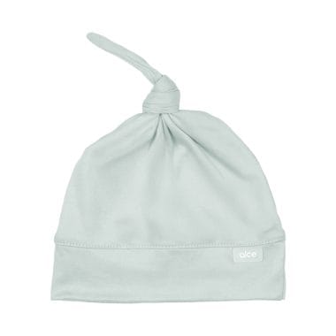 Encante-se com a Touca Nozinho da Coleção Mamãe e Bebê da Usealce, um acessório essencial que combina conforto, estilo e proteção para os primeiros dias do seu bebê. Feita com tecidos suaves e seguros, esta touca é perfeita para a pele delicada dos recém-nascidos, oferecendo um toque leve e macio.